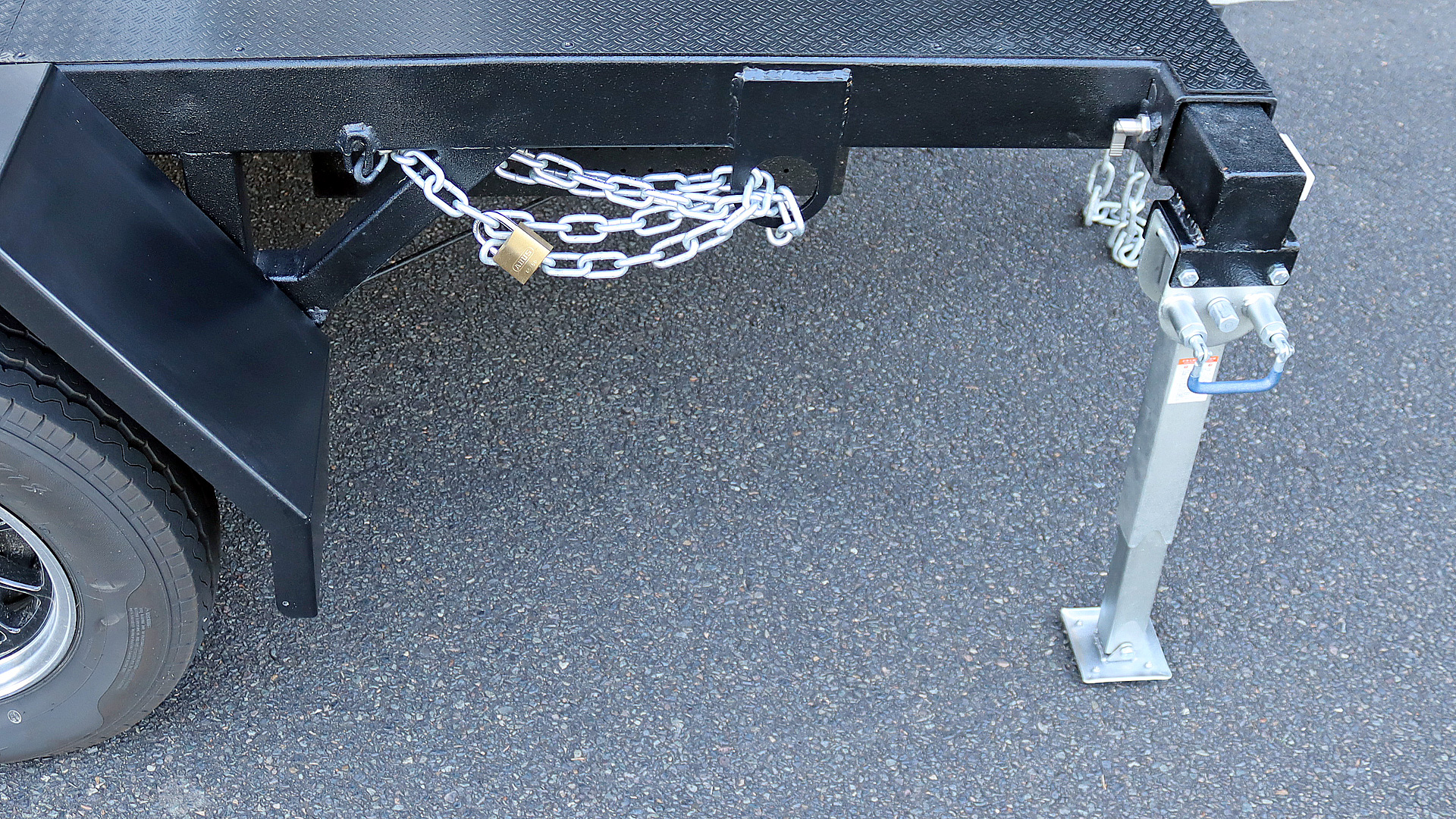 Detail Mobo Solar Ad Trailer from Media That Moves Network